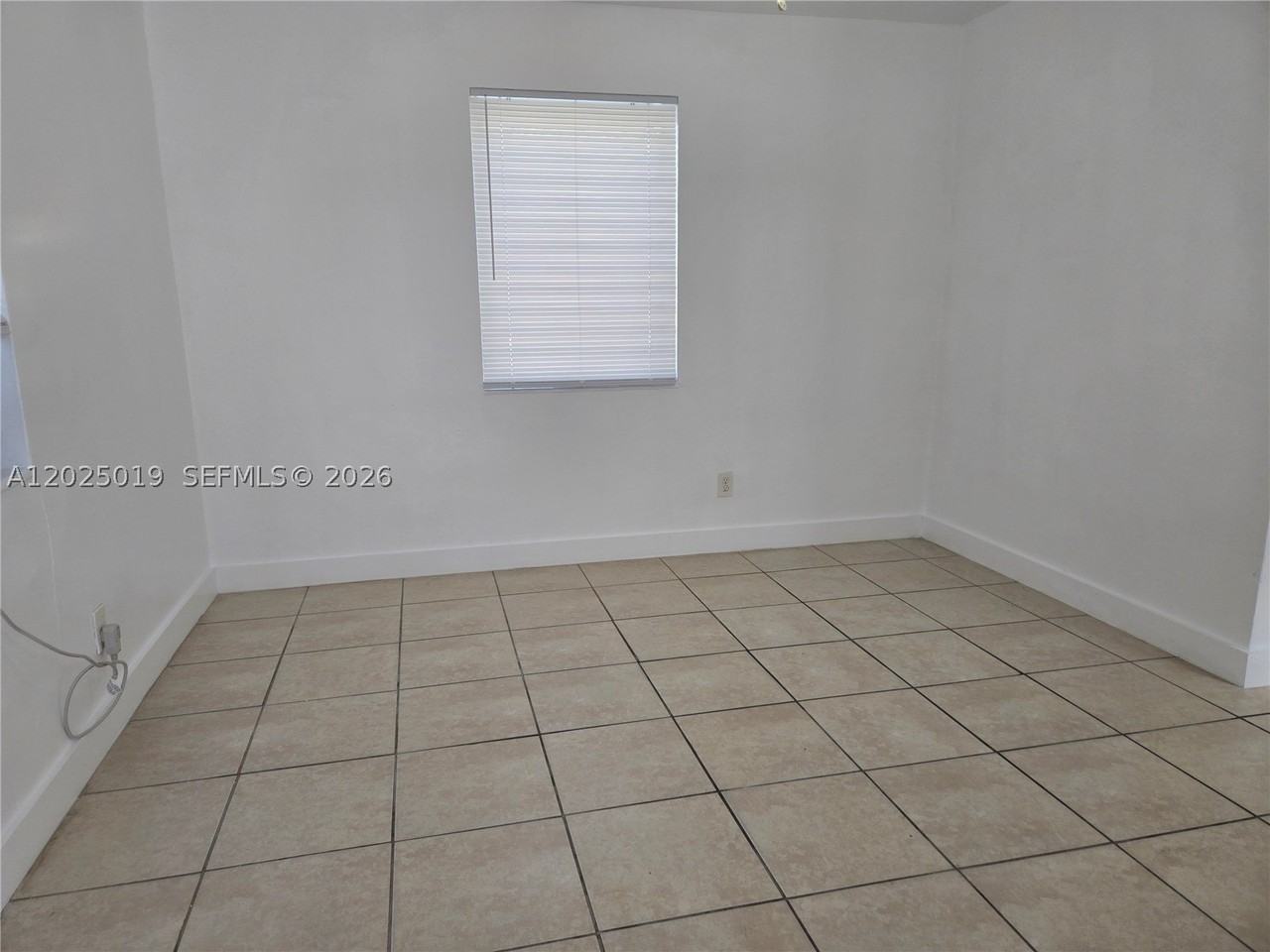 408 Nw 8th St #408 - Photo 2 of 8