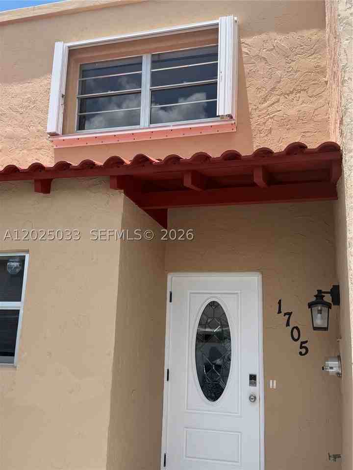 1705 W 57th St #506 - Photo 6 of 43