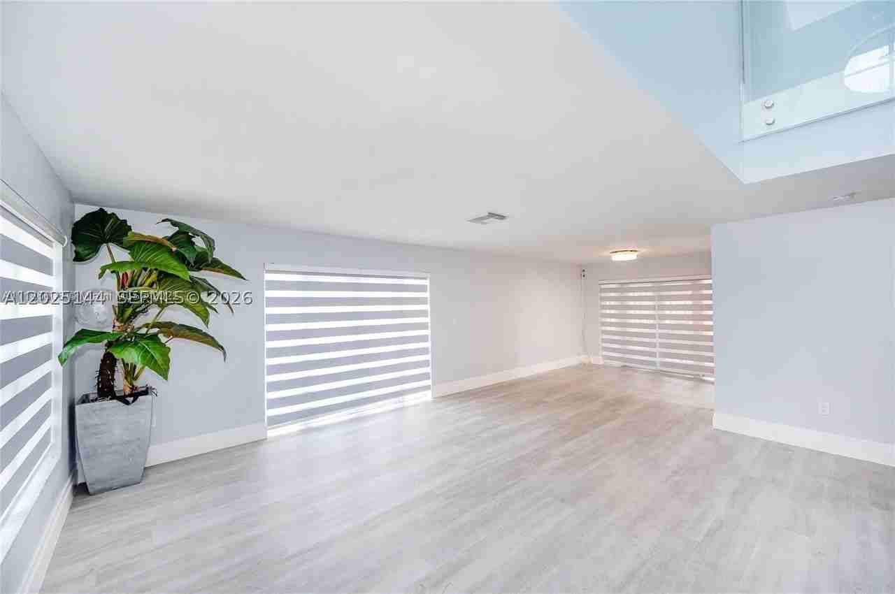 18660 Nw 78th Ave #0 - Photo 4 of 23