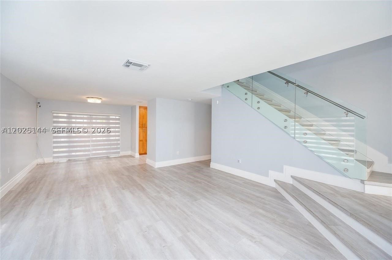 18660 Nw 78th Ave #0 - Photo 5 of 23