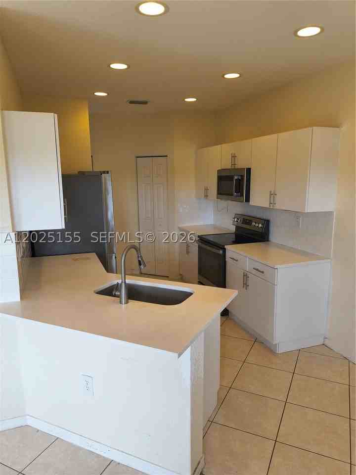 1645 Se 20th Rd #1645 - Photo 4 of 20