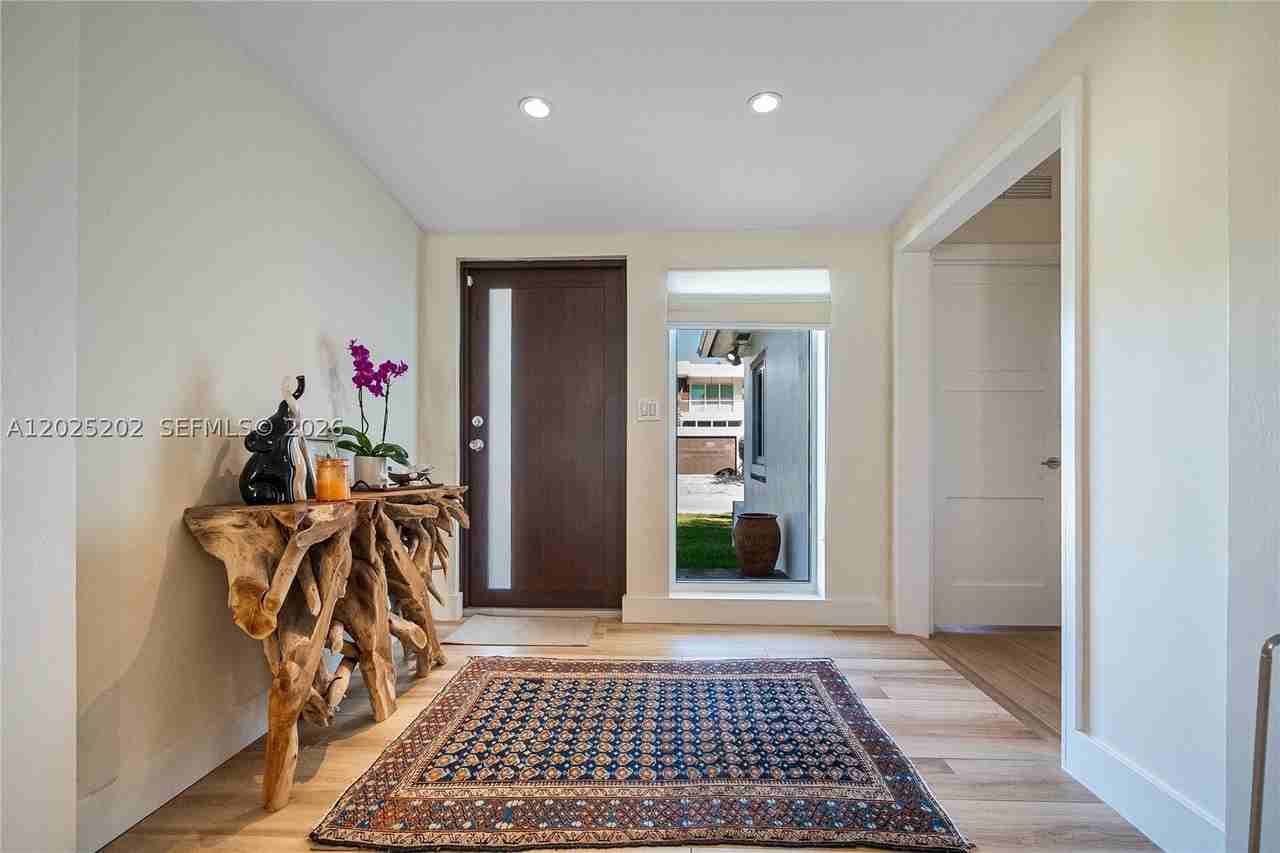 1260 99th St - Photo 3 of 16