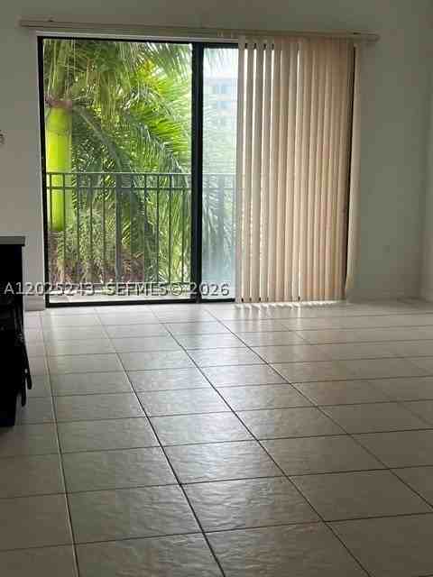 650 Palm Ave #3A2 - Photo 3 of 5
