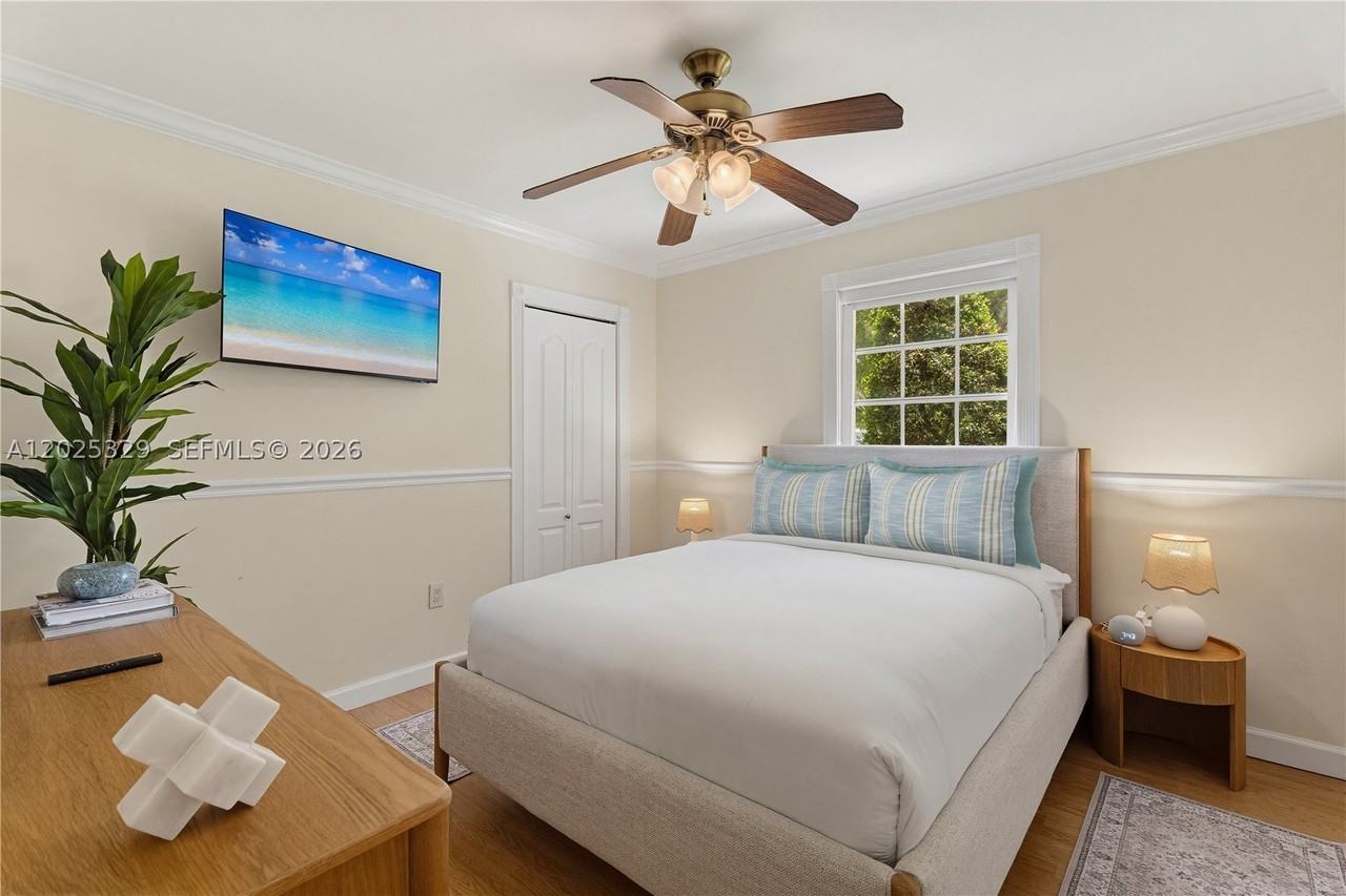 1380 Miami Springs Ave - Photo 4 of 34