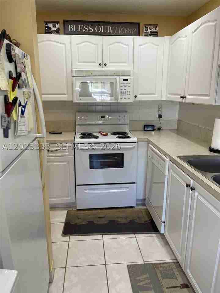 1640 Nw 19th Ter #103 - Photo 2 of 13