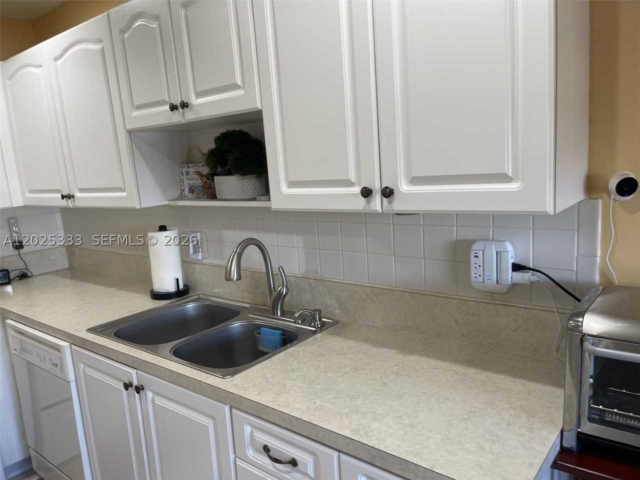 1640 Nw 19th Ter #103 - Photo 3 of 13