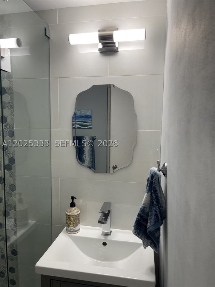 1640 Nw 19th Ter #103 - Photo 6 of 13