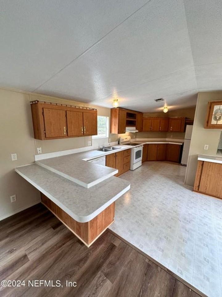 1757 Freedom Dr - Photo 2 of 14
