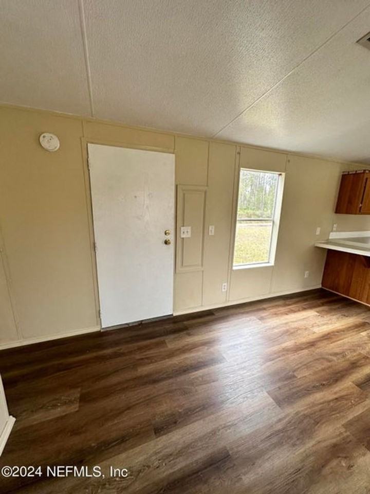 1757 Freedom Dr - Photo 4 of 14