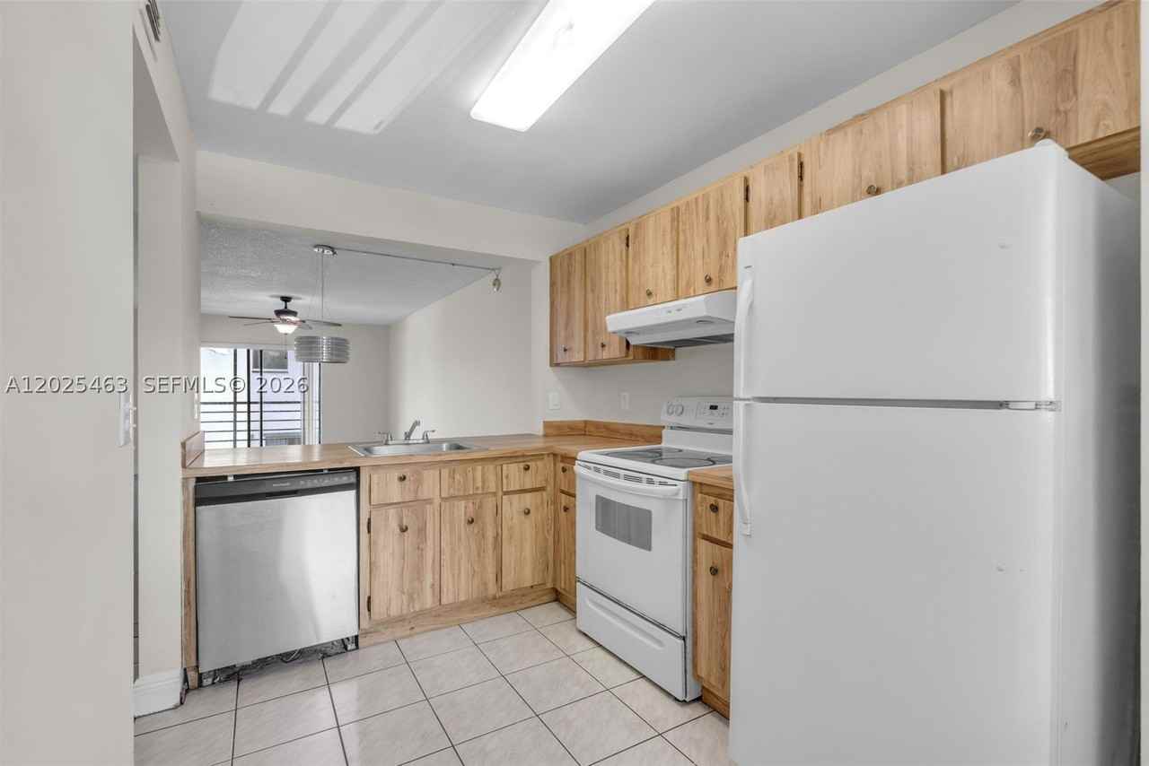 841 Ne 207th Ln #3-201 - Photo 4 of 24