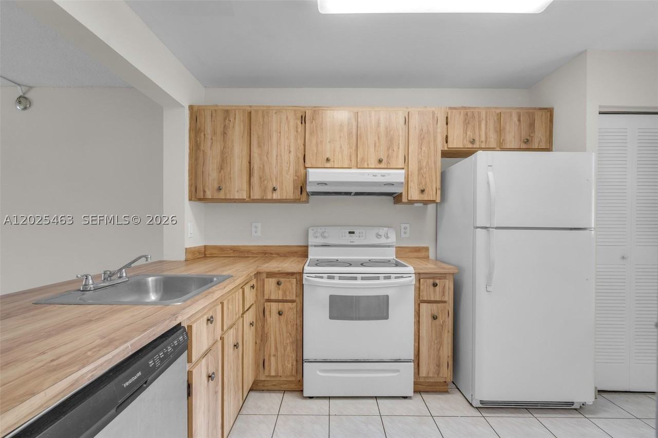 841 Ne 207th Ln #3-201 - Photo 5 of 24