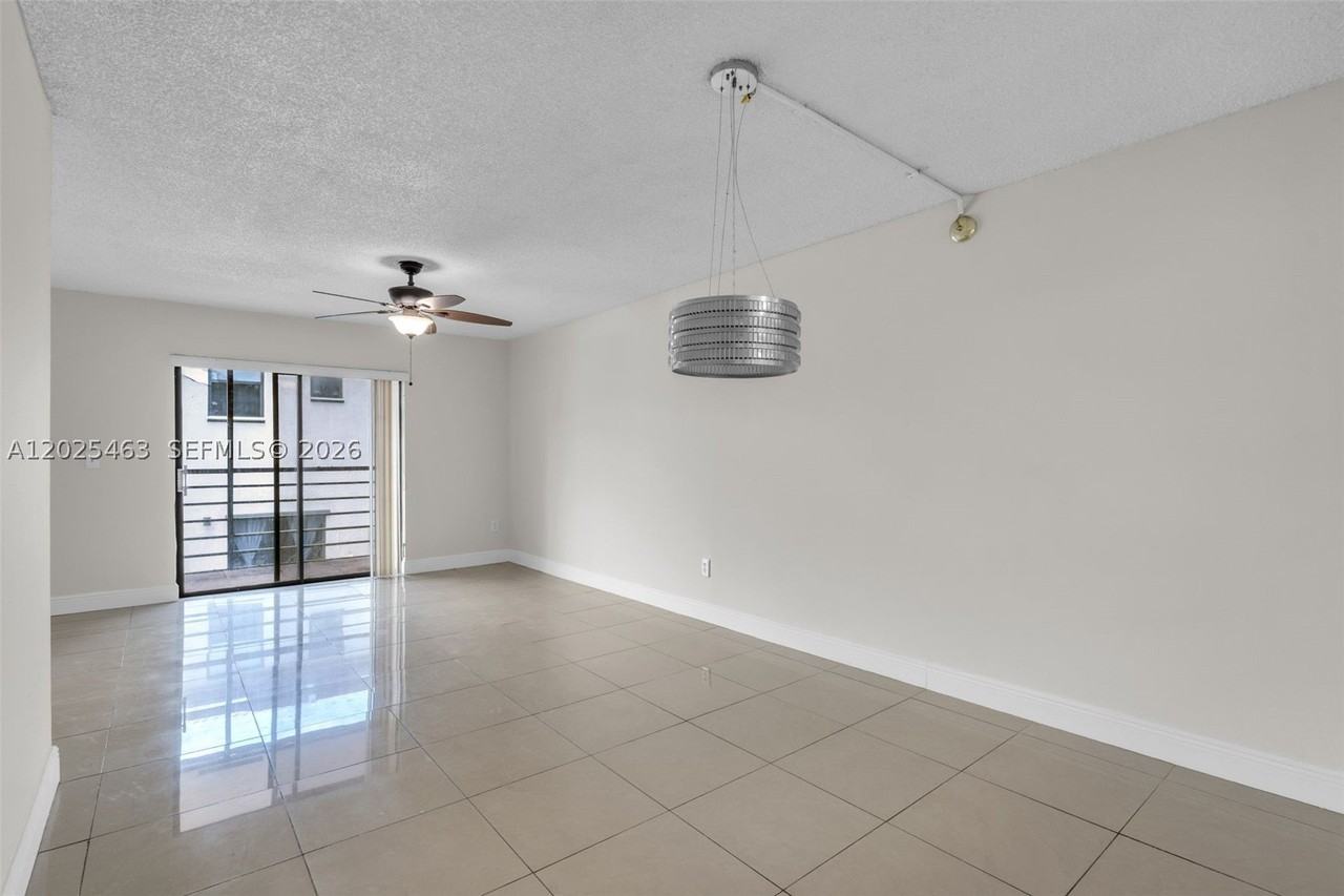 841 Ne 207th Ln #3-201 - Photo 6 of 24