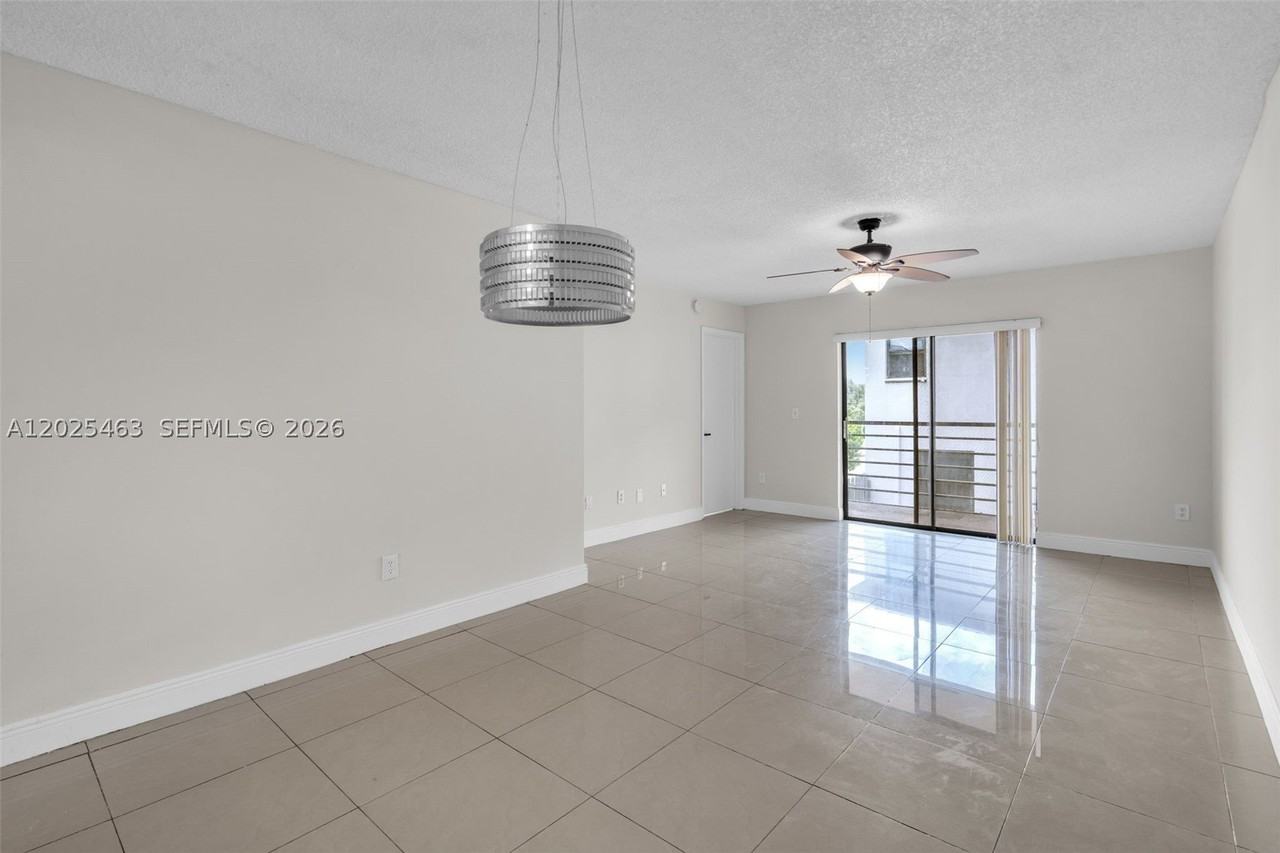 841 Ne 207th Ln #3-201 - Photo 7 of 24