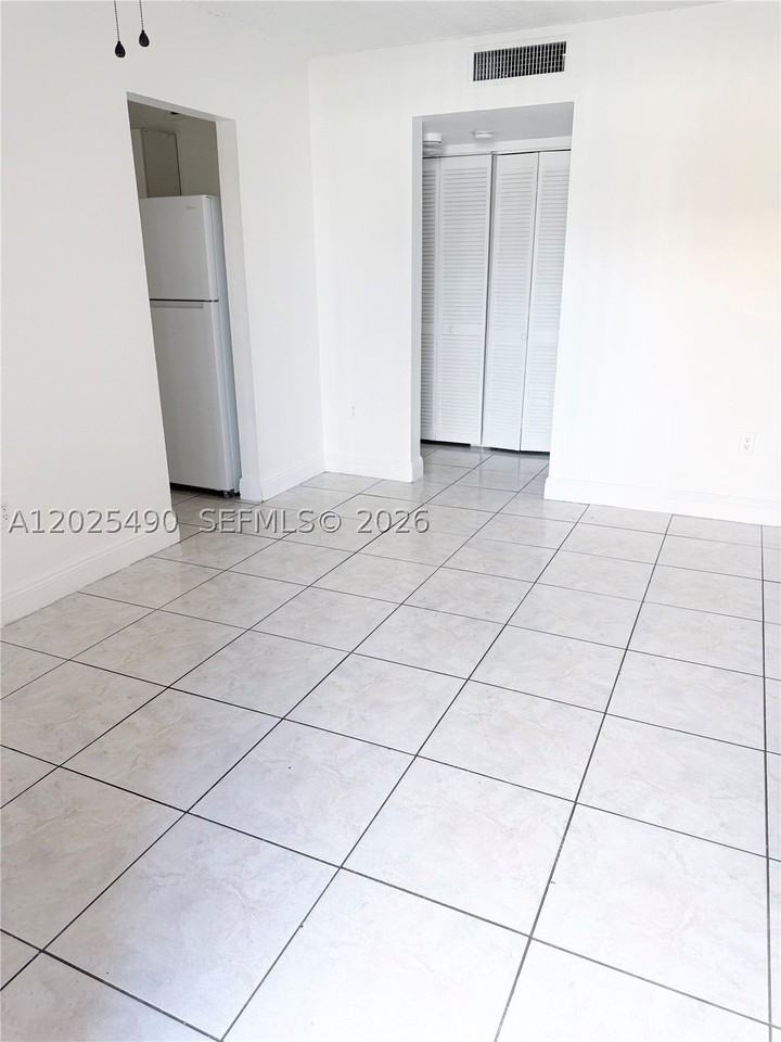 615 Nw 177th St #207 - Photo 2 of 7