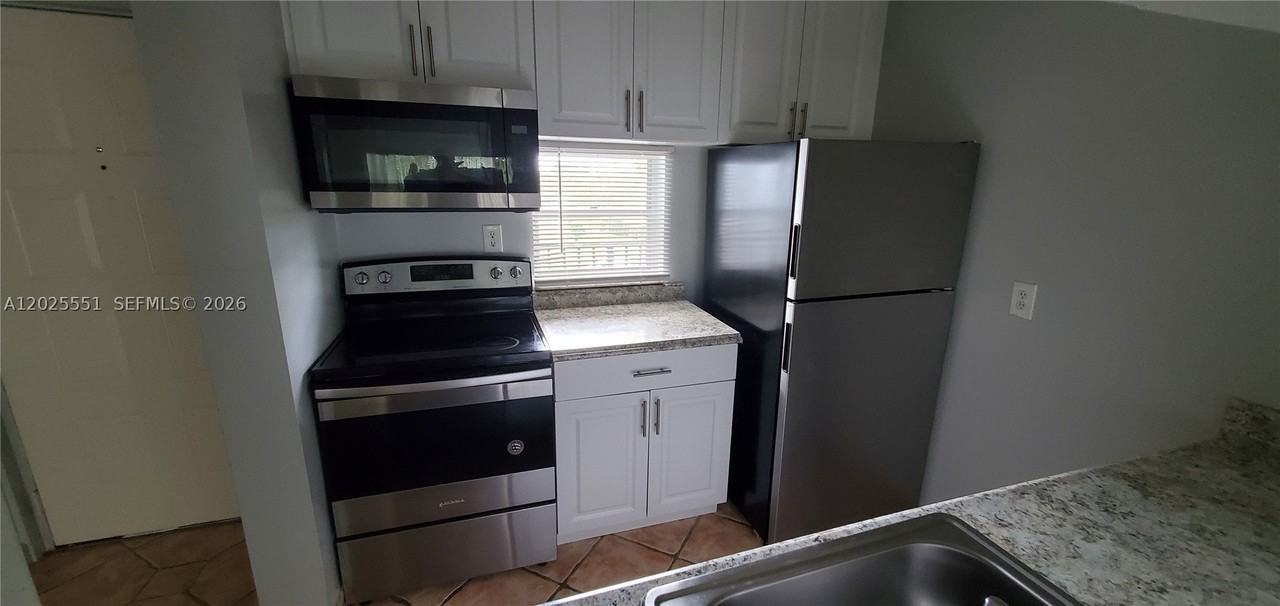 8540 N Sherman Cir #504 - Photo 7 of 9