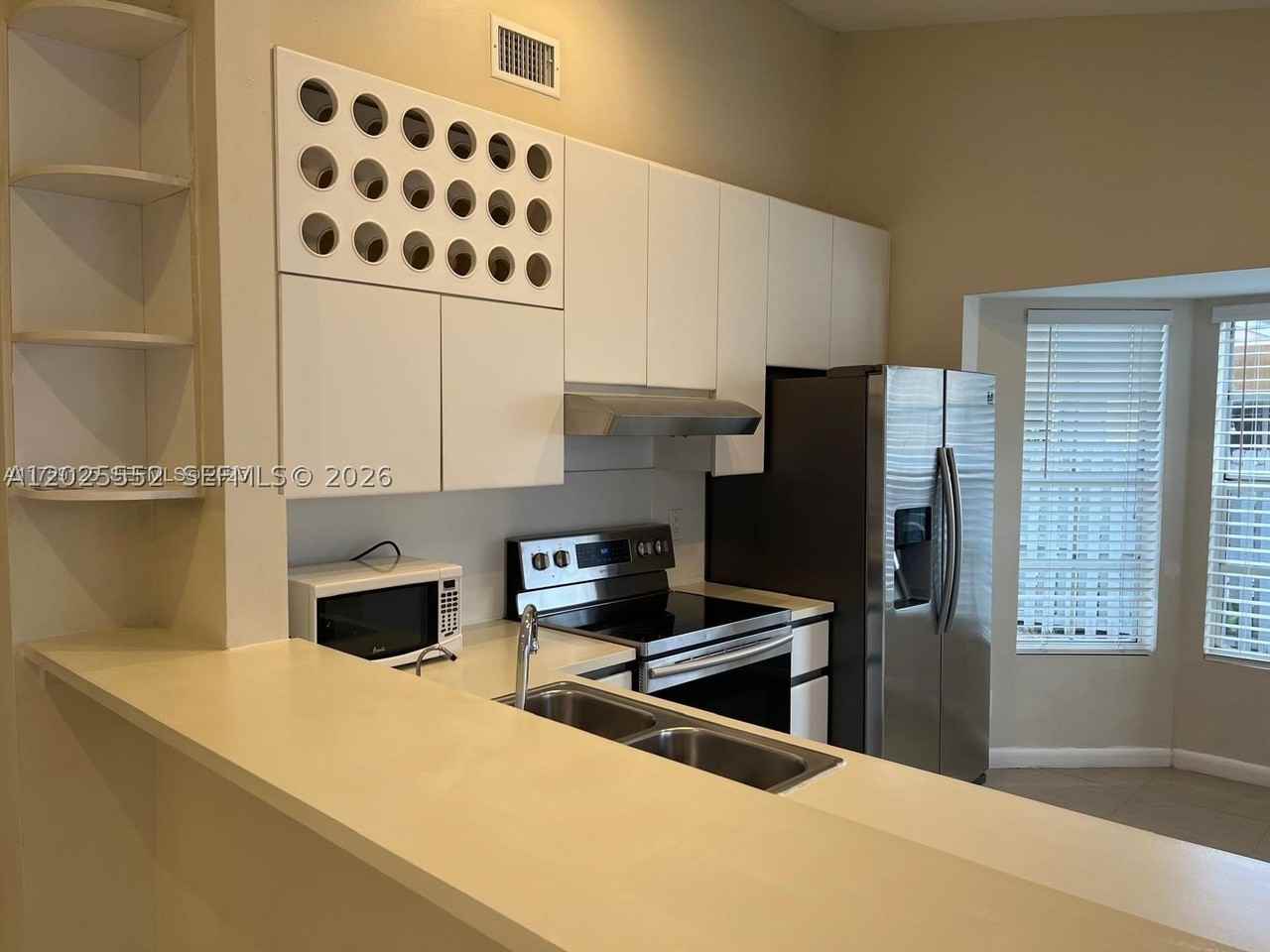 1294 Seagrape Cir - Photo 5 of 16
