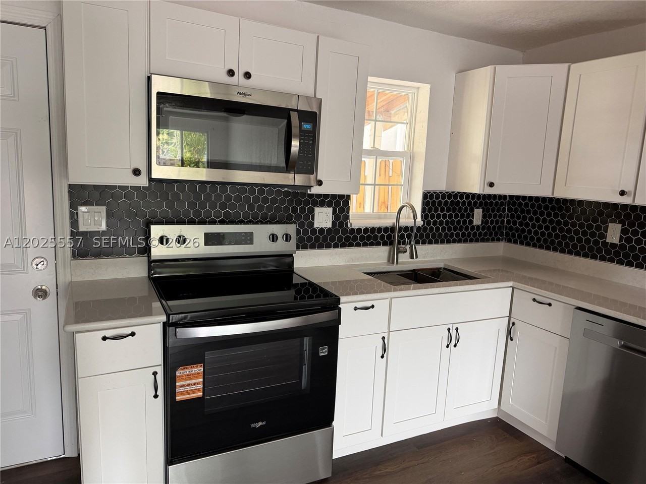 1450 Ne 151st St #101 - Photo 7 of 25