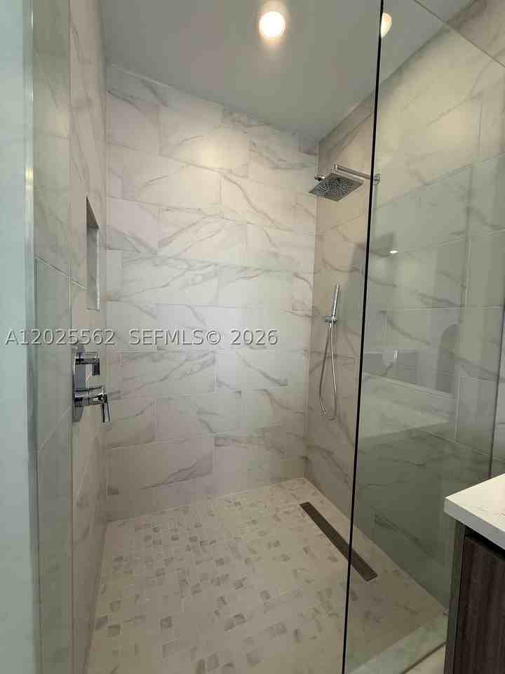 19616 Ne 14th Ct - Photo 3 of 3