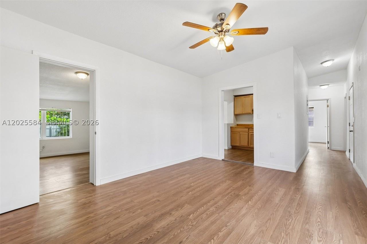 1045 Nw 115th St - Photo 5 of 26