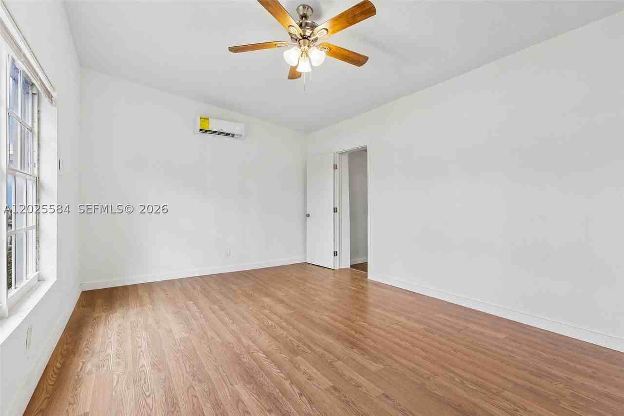 1045 Nw 115th St - Photo 7 of 26