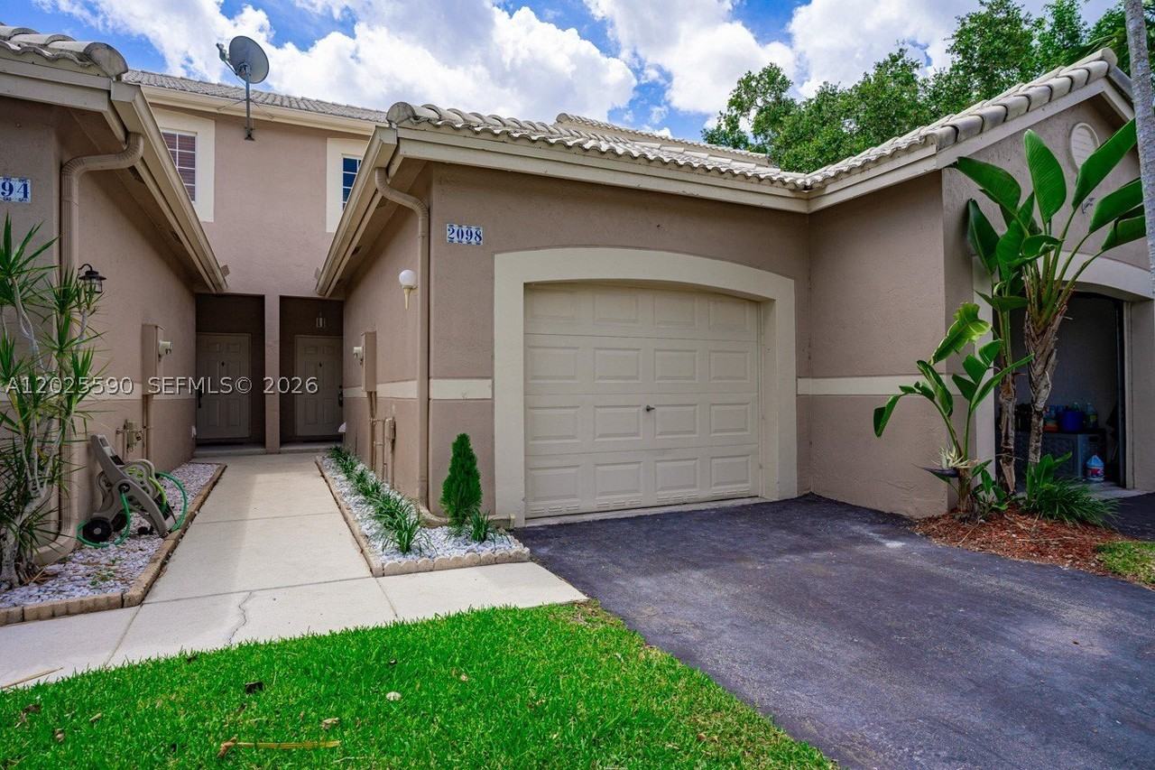 2098 Madeira Dr - Photo 2 of 44