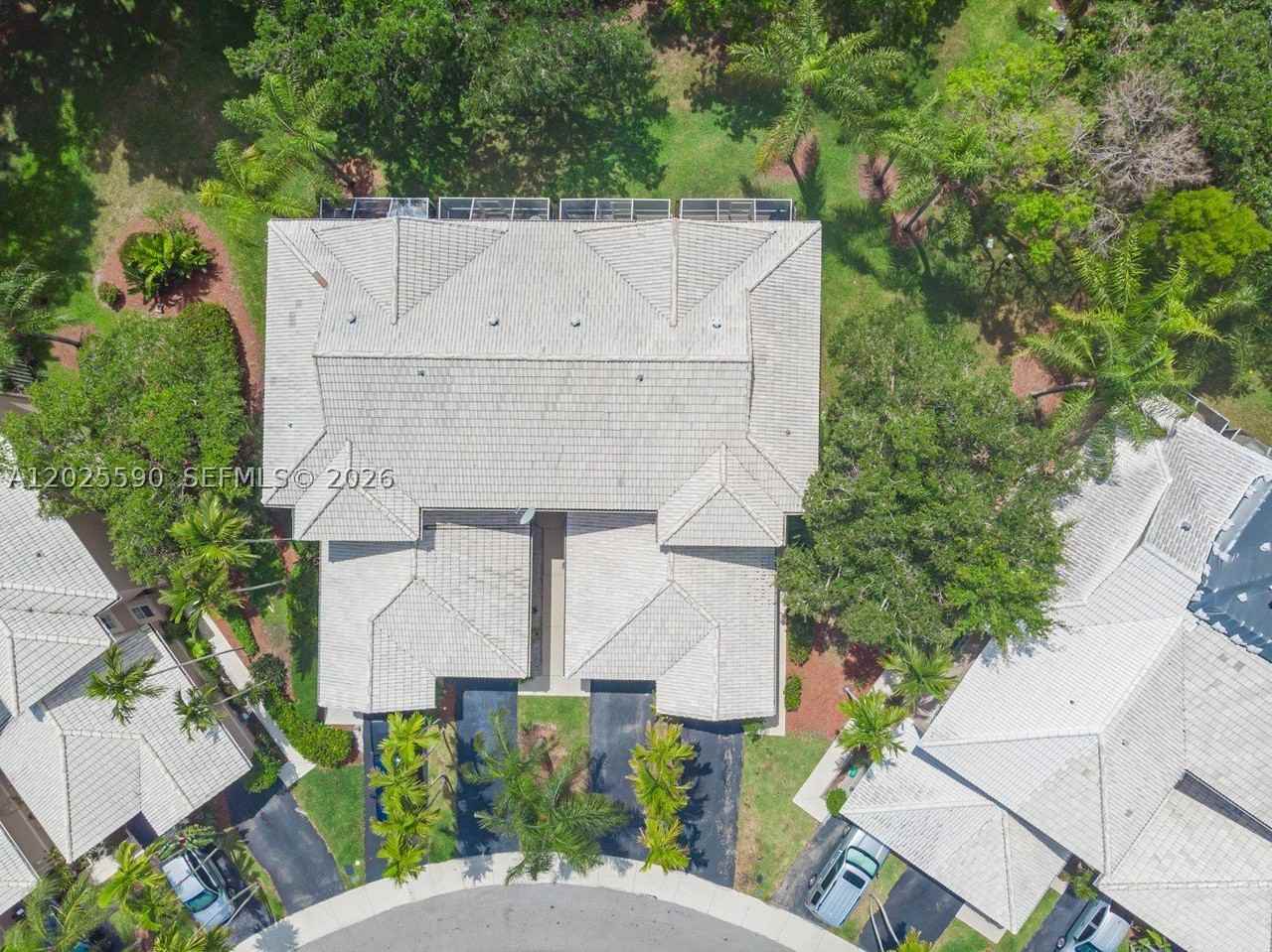 2098 Madeira Dr - Photo 7 of 44