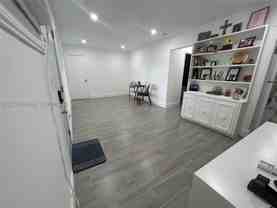 1019 Ne 17th Ter #4 - Photo 1 of 1