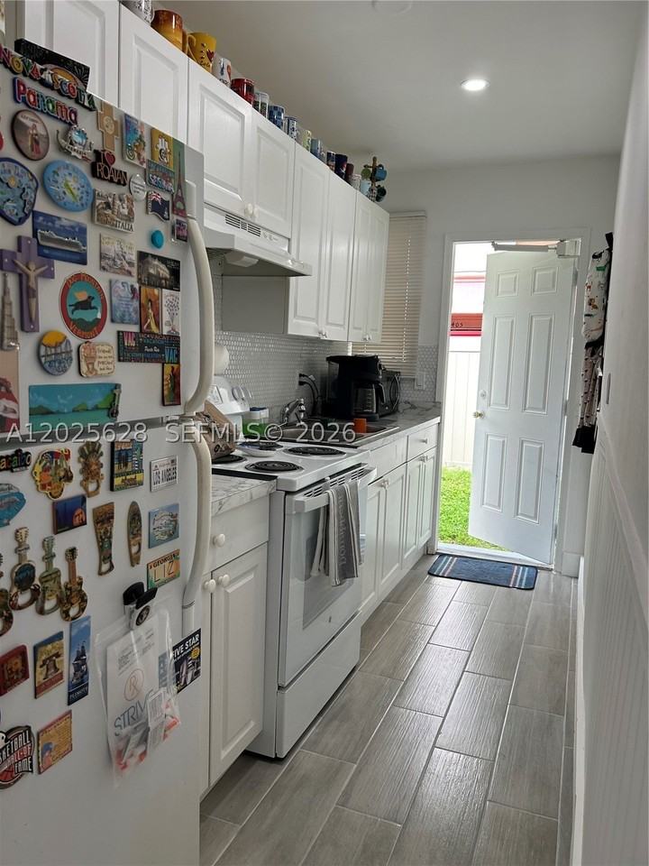 1019 Ne 17th Ter #4 - Photo 4 of 17