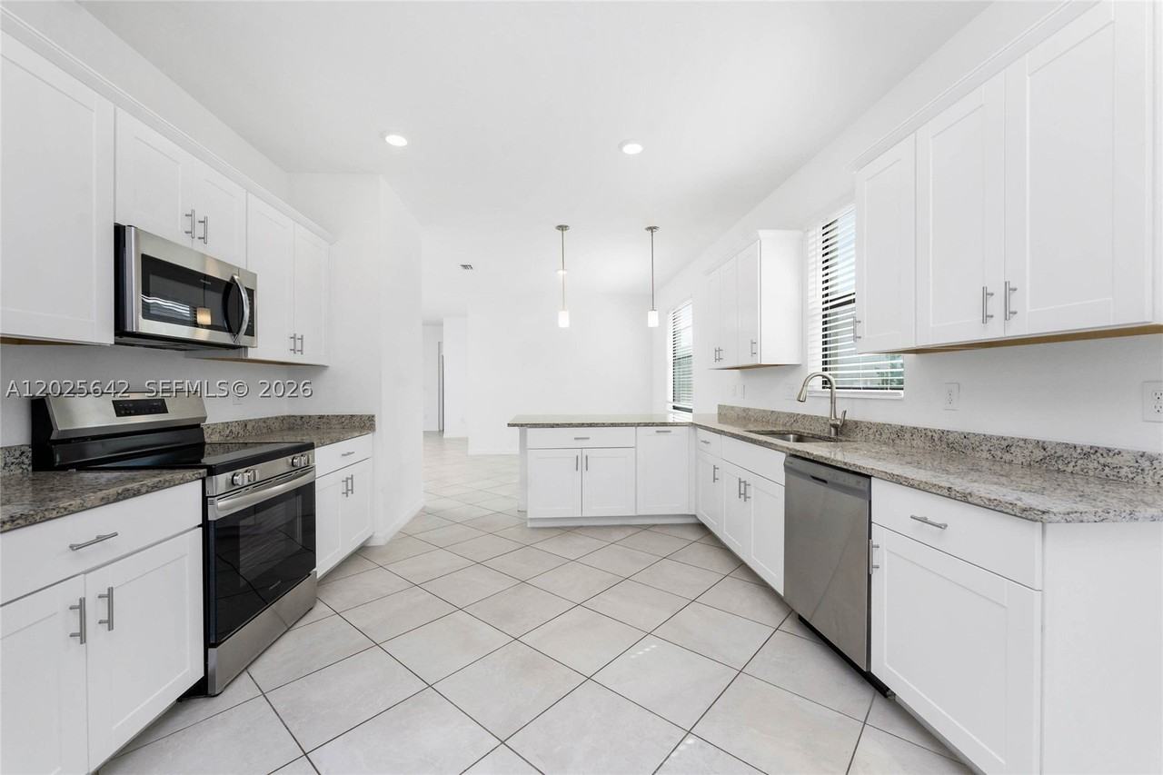 16851 Cayo Key Dr - Photo 5 of 23
