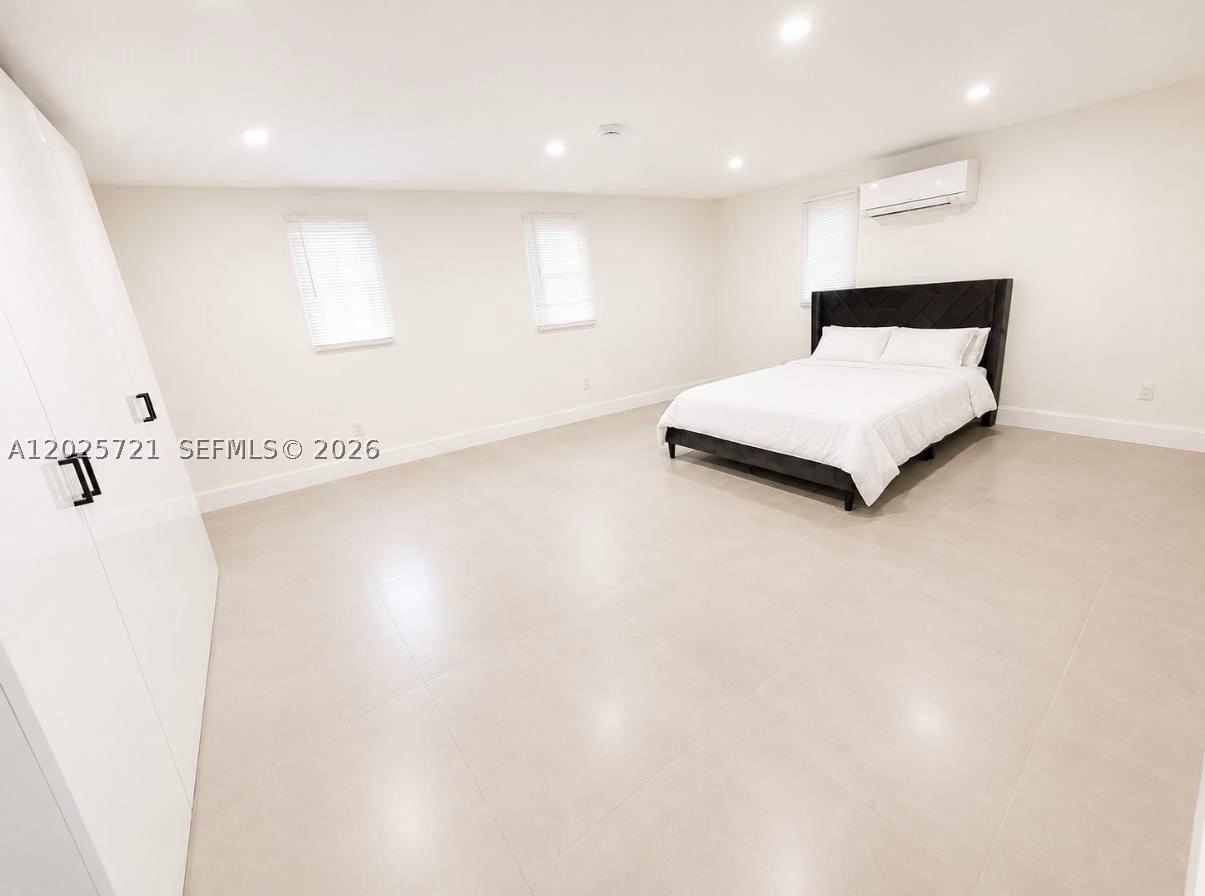 4125 N 32nd Ct - Photo 6 of 10