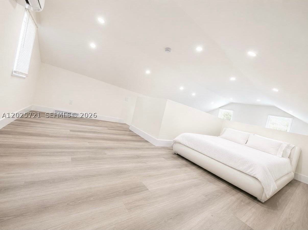 4125 N 32nd Ct - Photo 7 of 10