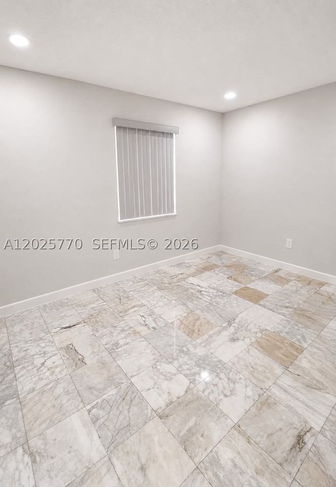 5735 Hayes St - Photo 5 of 13