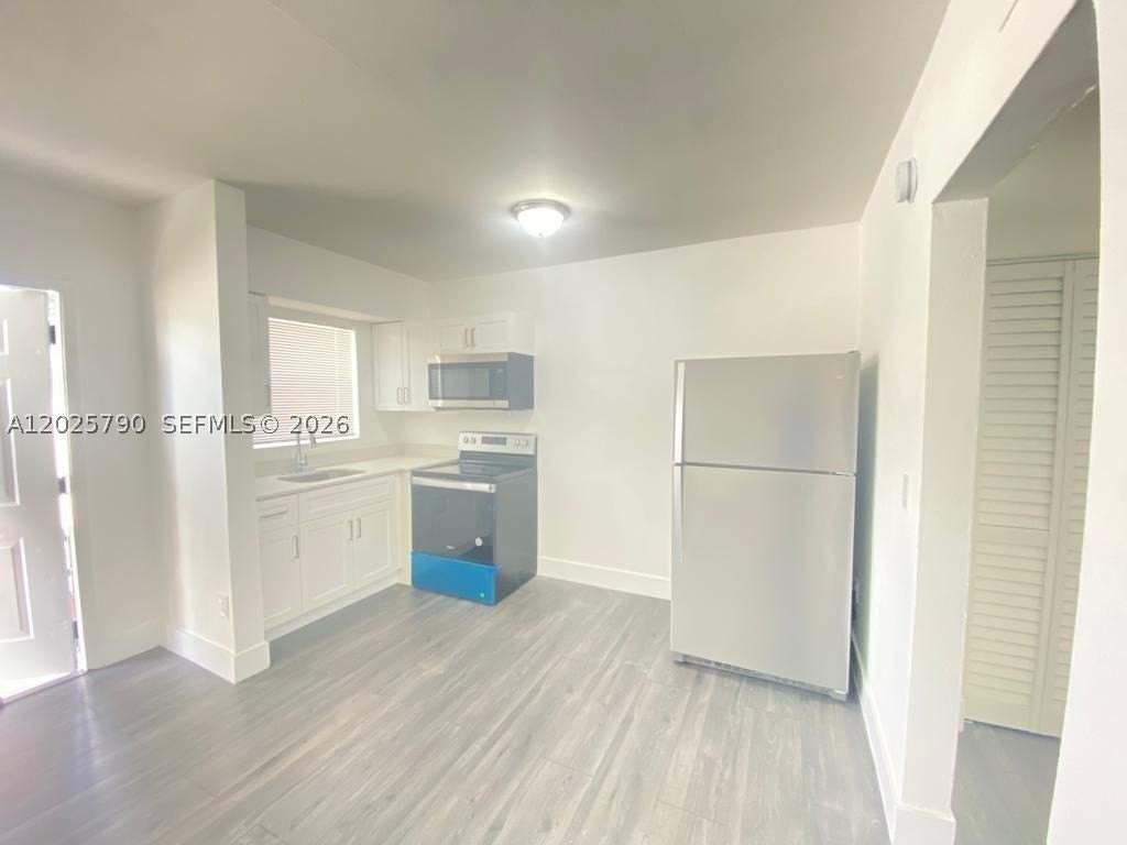 2150 Nw 24th St #2 - Photo 3 of 13