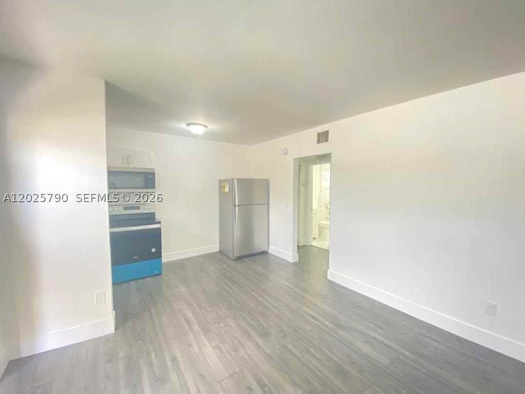 2150 Nw 24th St #2 - Photo 5 of 13