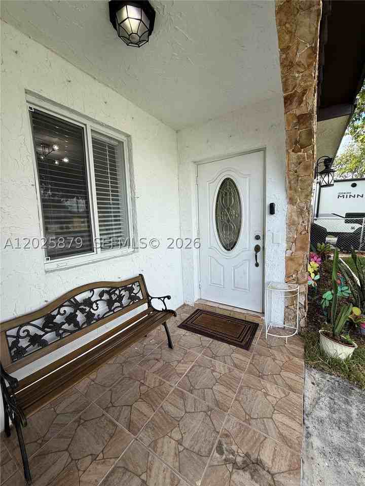1816 Nw 25th Ter #1 - Photo 3 of 29