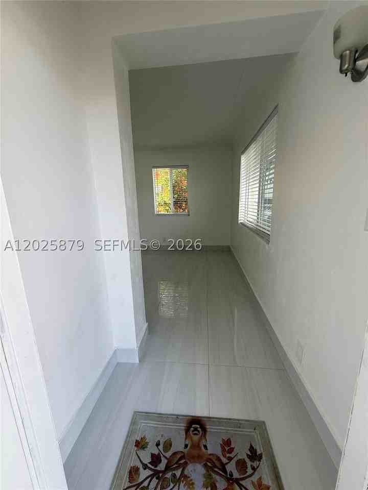 1816 Nw 25th Ter #1 - Photo 4 of 29