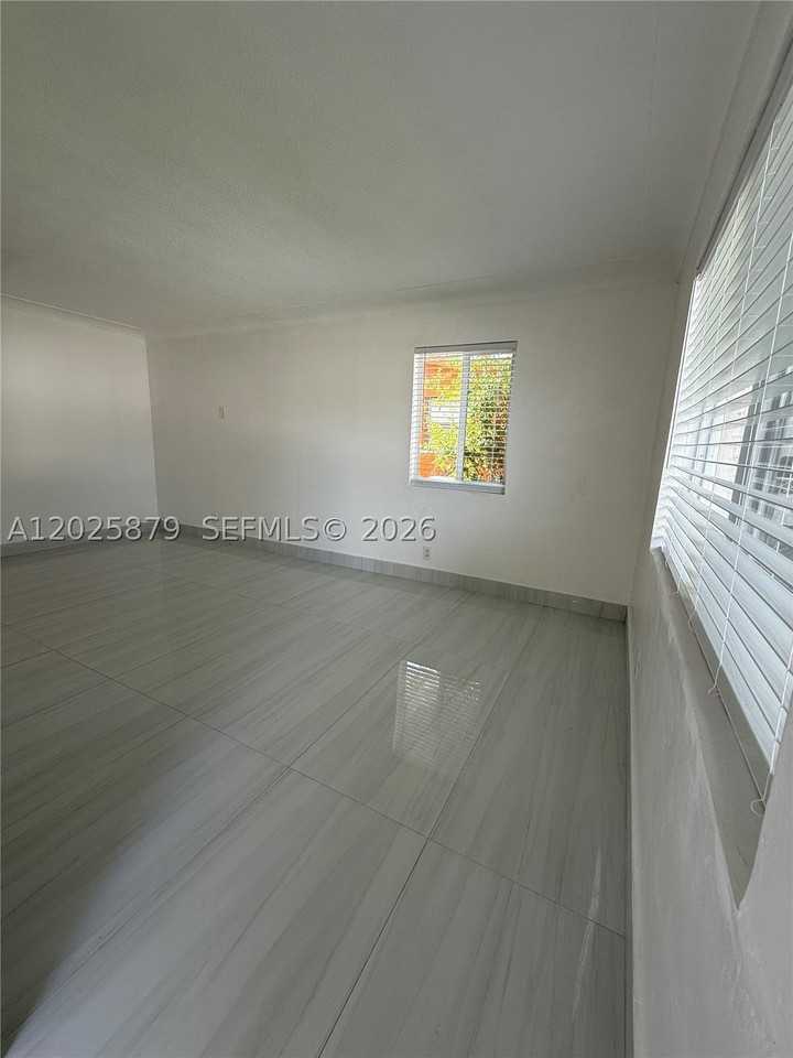 1816 Nw 25th Ter #1 - Photo 5 of 29