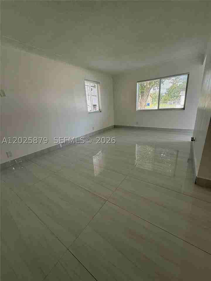 1816 Nw 25th Ter #1 - Photo 7 of 29
