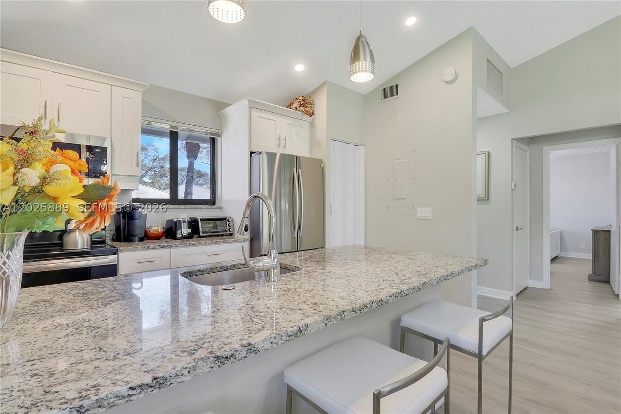 105 Club Dr #105 - Photo 4 of 25