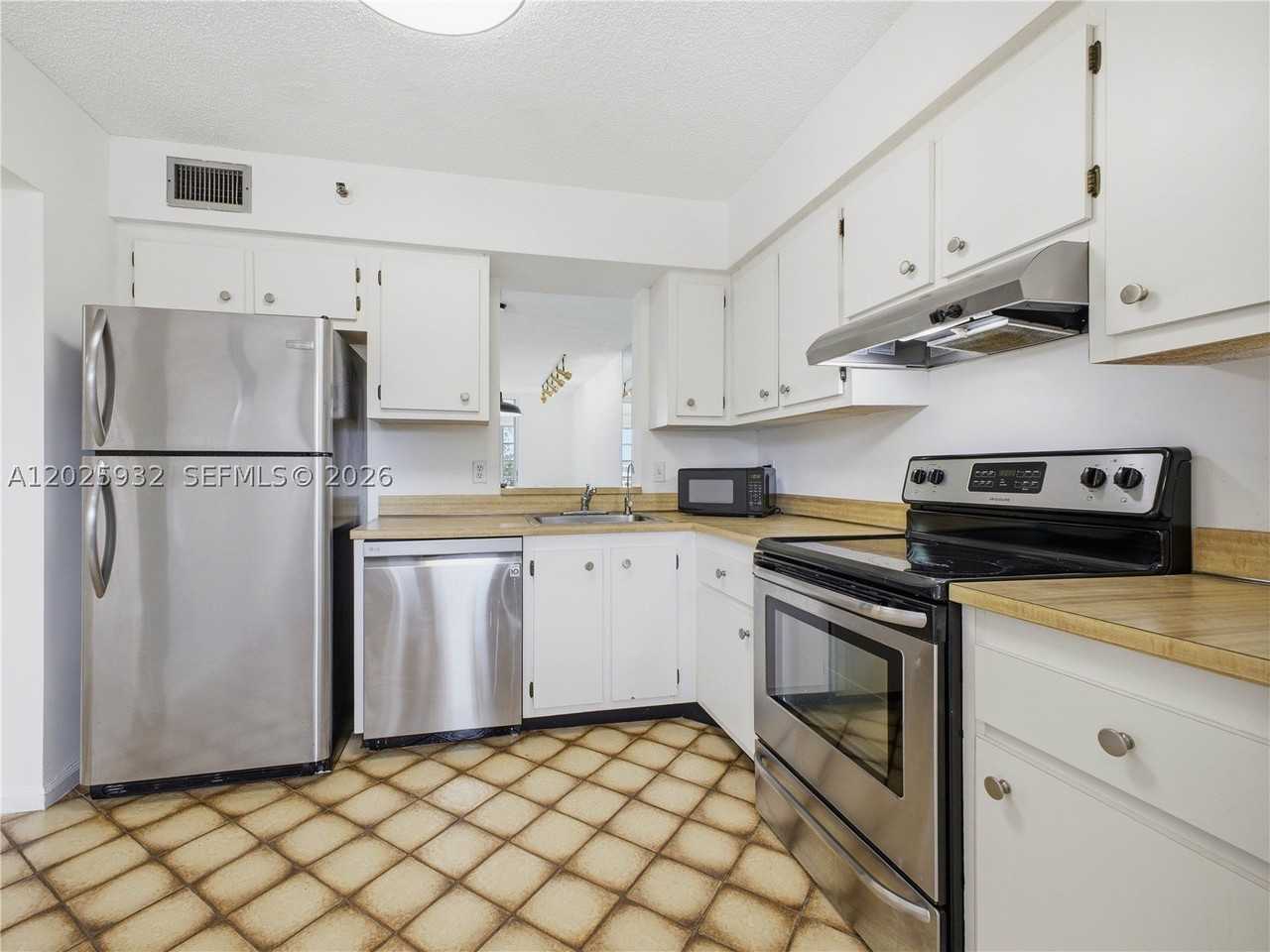 14623 Bonaire Blvd #405 - Photo 7 of 38