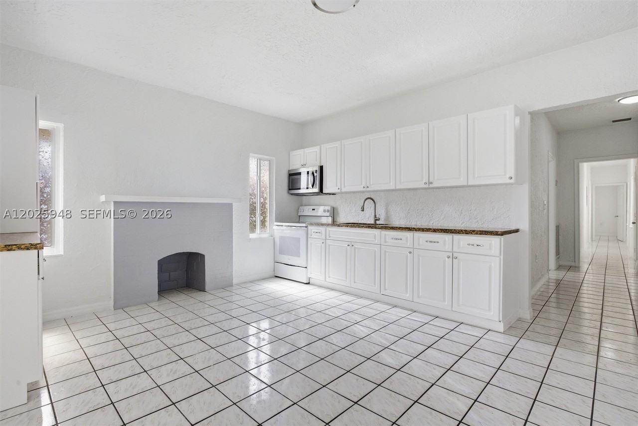 1745 Sw 17th St #2 - Photo 7 of 32