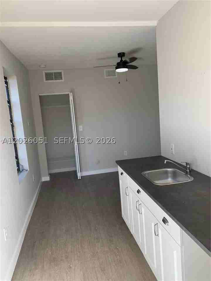 2932 Nw 16th Ave #2B - Photo 2 of 7