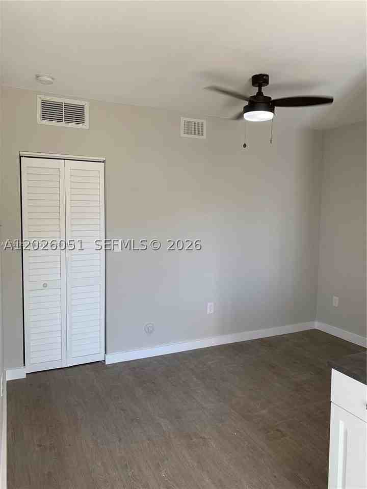 2932 Nw 16th Ave #2B - Photo 3 of 7