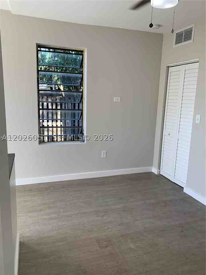 2932 Nw 16th Ave #2B - Photo 4 of 7