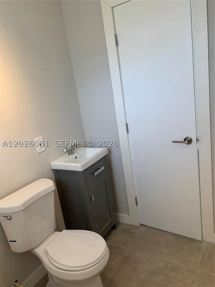 2932 Nw 16th Ave #2B - Photo 5 of 7