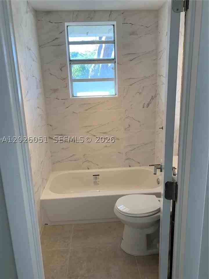 2932 Nw 16th Ave #2B - Photo 6 of 7