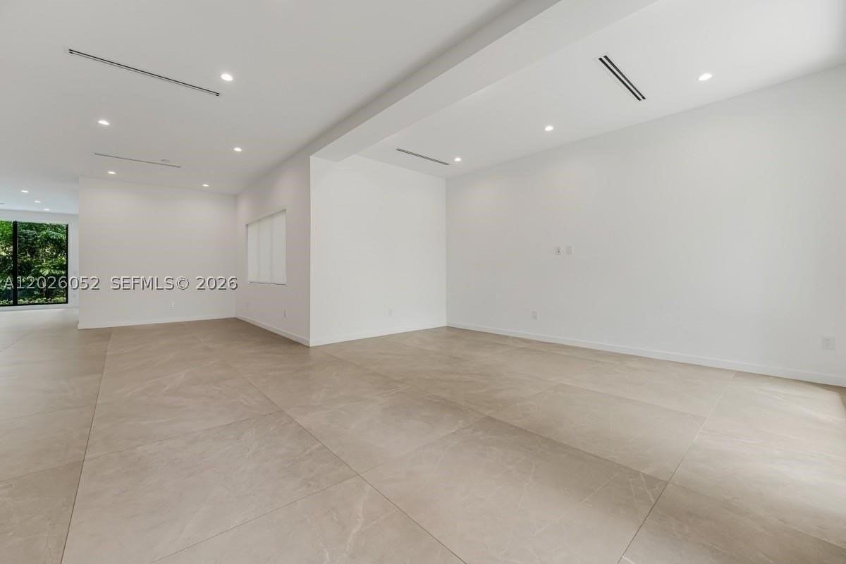 3741 Kumquat Ave - Photo 7 of 39