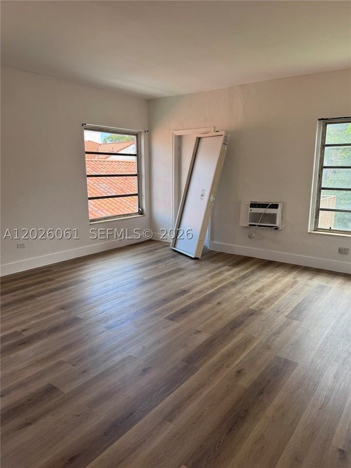 825 Alton Rd #8 - Photo 3 of 6