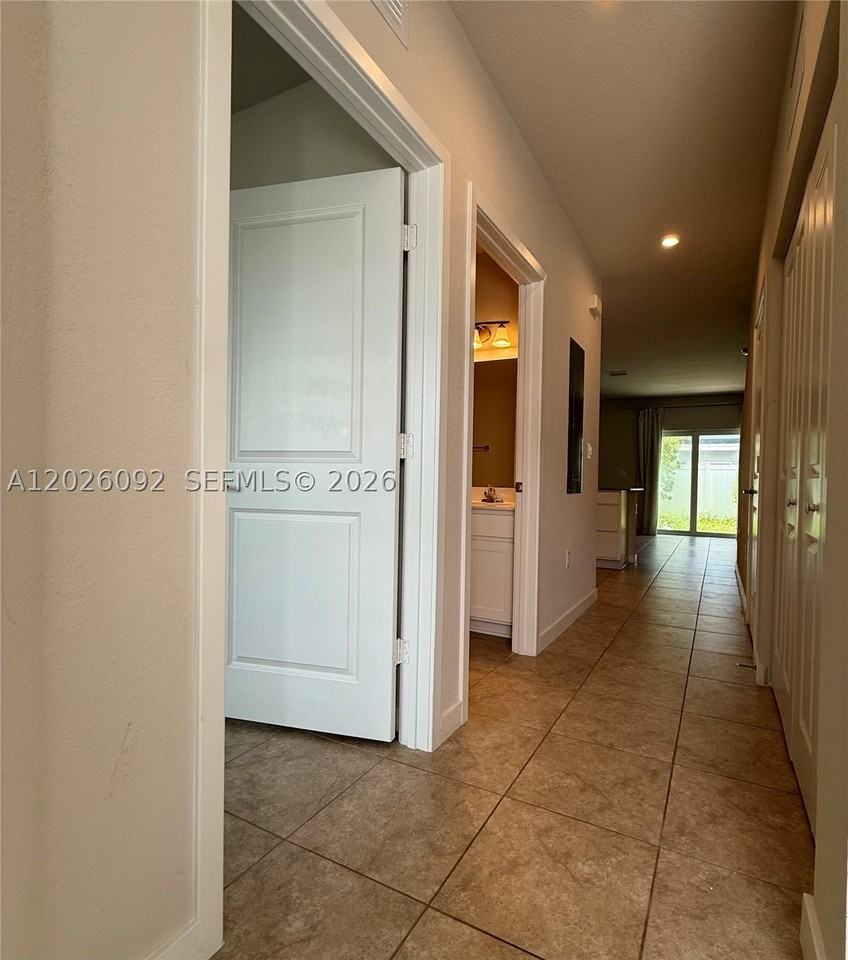 1073 Nw 5th St #1073 - Photo 3 of 19