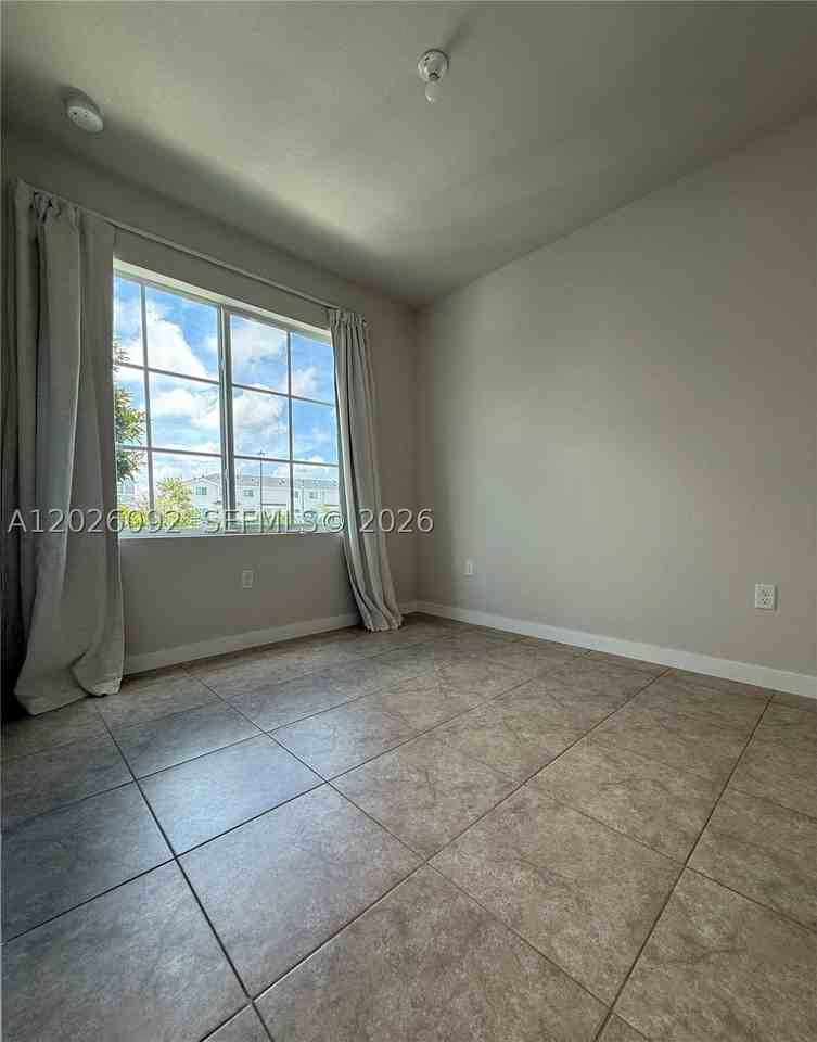 1073 Nw 5th St #1073 - Photo 4 of 19